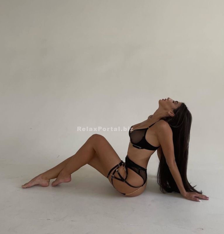 Chernivtsi Escorts : Alisa – photo 4